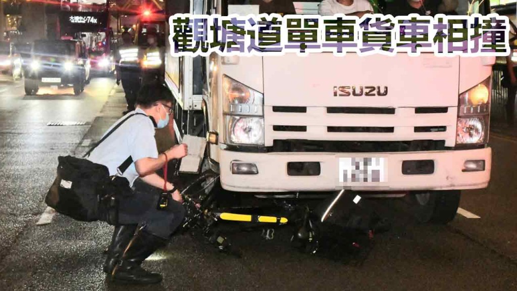 單車捲入車底。