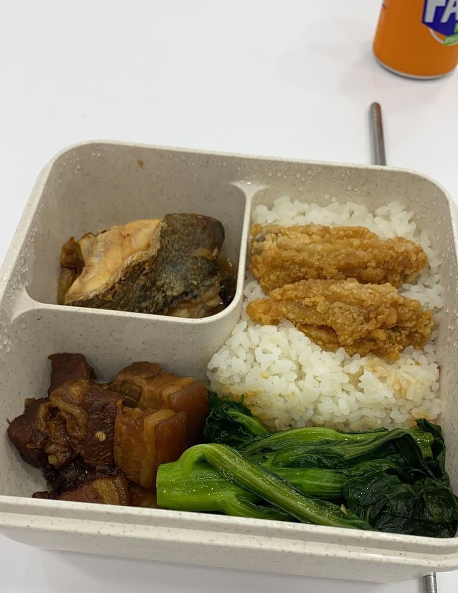 威威平日帶飯盒返工好慳家。