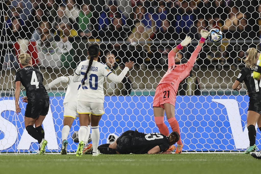 莎蓮娜寶登在第 24 分鐘射入菲律賓在世界盃決賽周的首個入球。美聯社