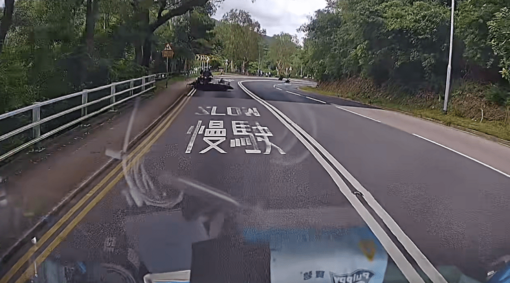 兩車發生猛烈相撞。fb：車cam L（香港群組）