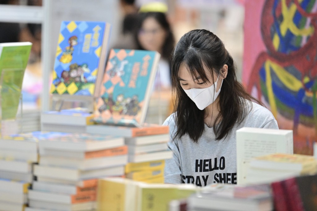 參展商為書展開鑼作準備。陳極彰攝