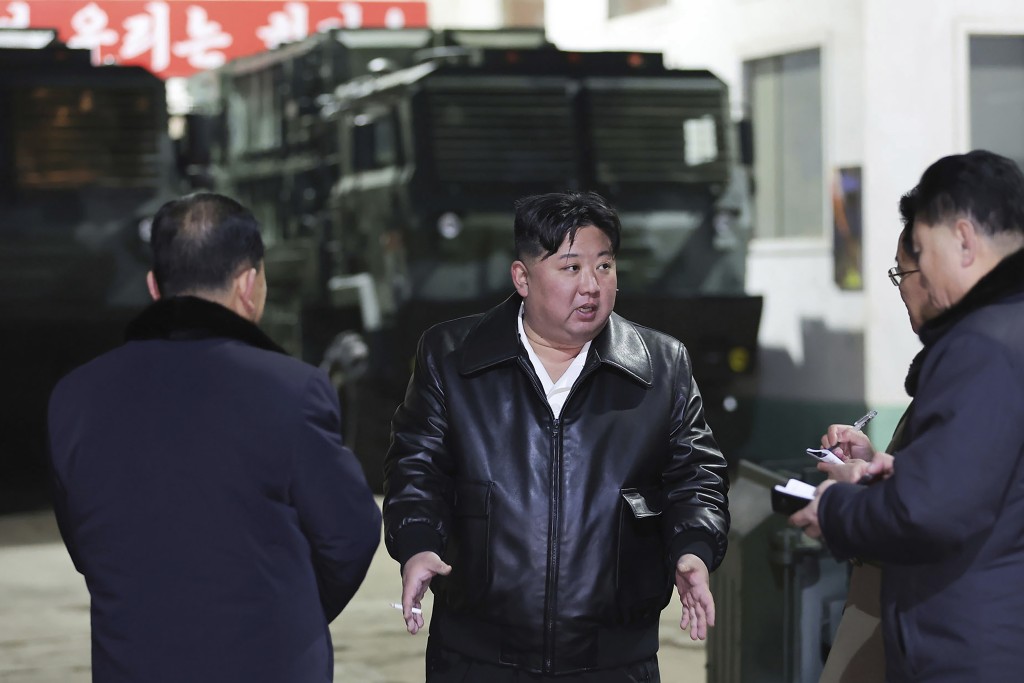 北韓領導人金正恩本月早前視察彈藥生產工廠。美聯社