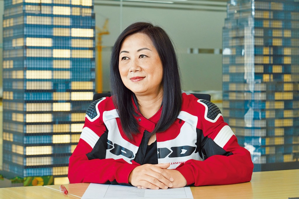 第一集团魏深仪表示，旗下长沙湾两个工厦将补价兴建地标甲厦。