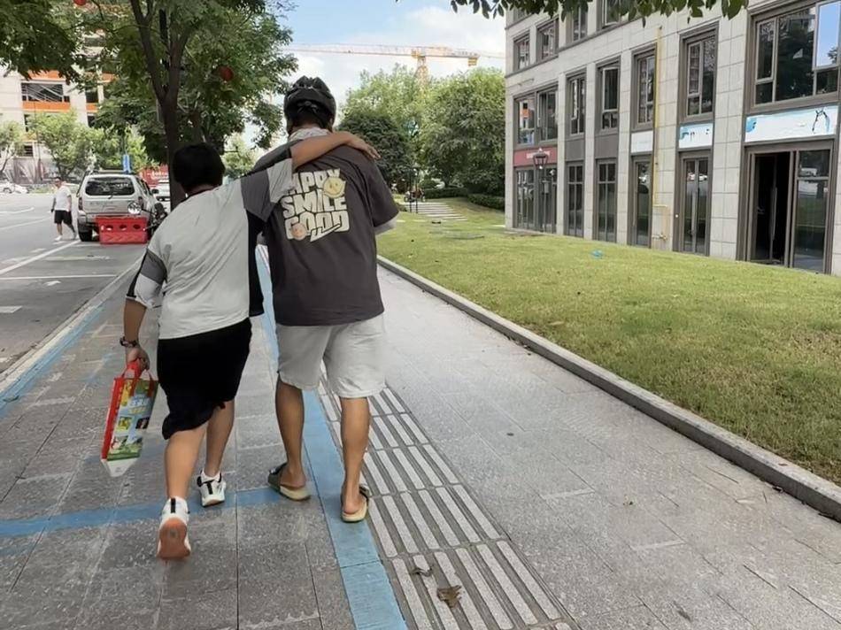 父子关系意外修复。 父子关系意外修复。