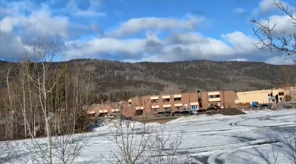 位於卑詩省的塔布勒嶺中學（Tumbler Ridge Secondary School）發生槍擊事件。(法新社)