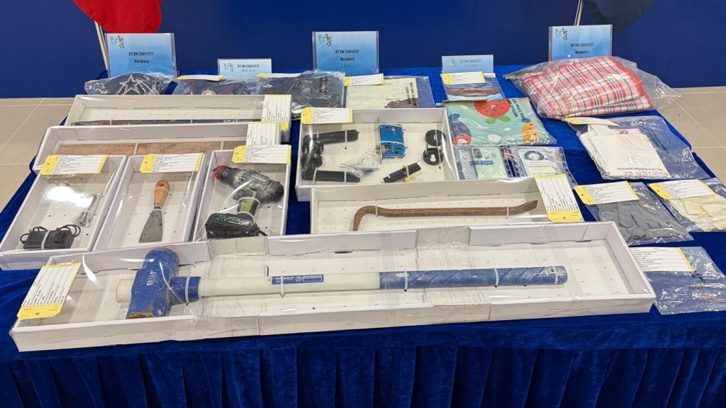 Pokémon卡｜觀塘兩賊企圖鑽開工廈卡舖大門 遭埋伏探員斷正