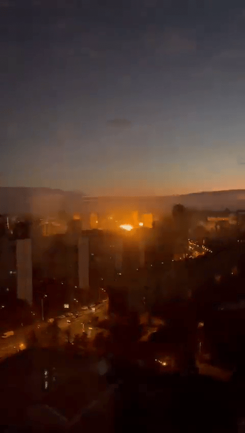 俄軍無人機空襲後，導致一幢非住宅大樓爆炸及起火。網圖
