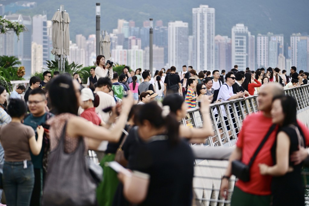 今年8月有近450万人次旅客访港。资料图片