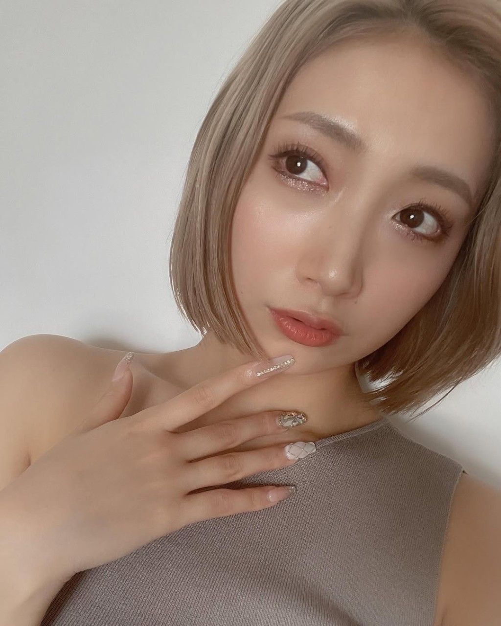 加美杏奈樣貌標緻。