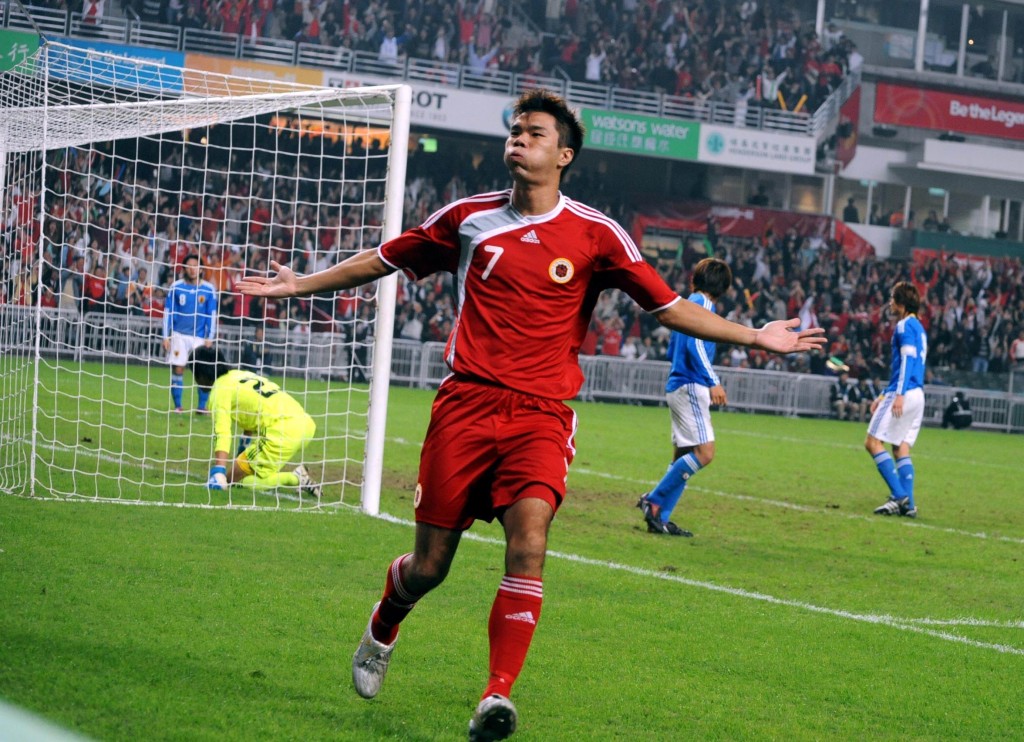 先失一球下,港隊頂住壓力,由陳肇麒追和。 先失一球下,港隊頂住壓力,由陳肇麒追和。