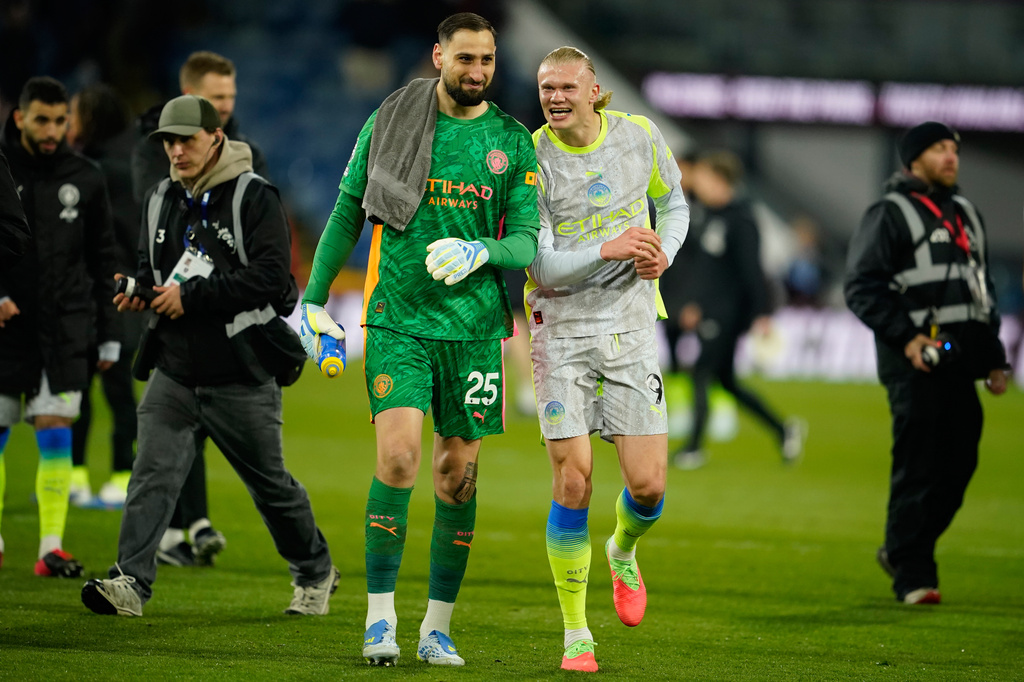 曼城与阿仙奴同分，凭得球力压对方升上榜首。美联社