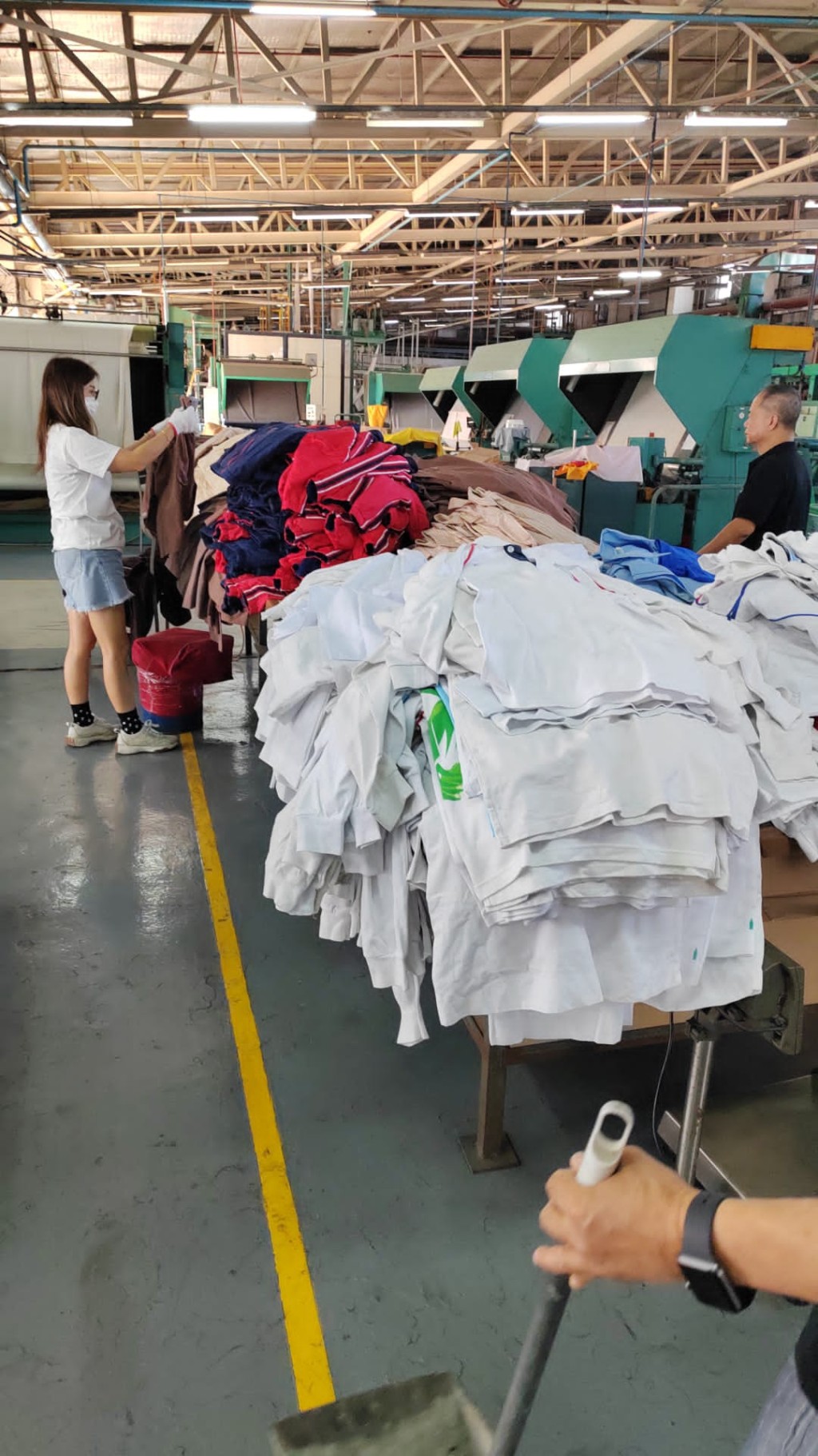 本港衣物棄置數量龐大，一年有1.4億件衣物最終送入堆填區，若以700萬人口估算，即人均棄衣約20件。