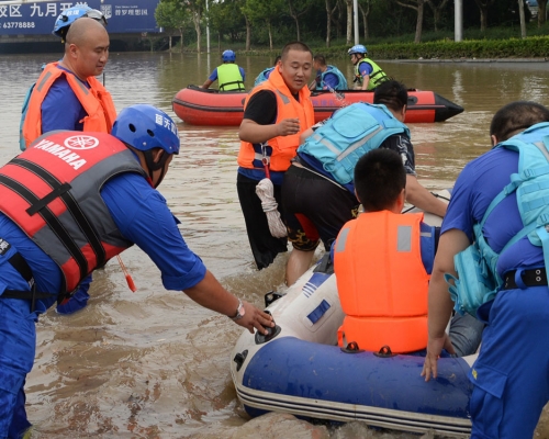 鄭州暴雨成災，已增至51人遇難。新華社圖片