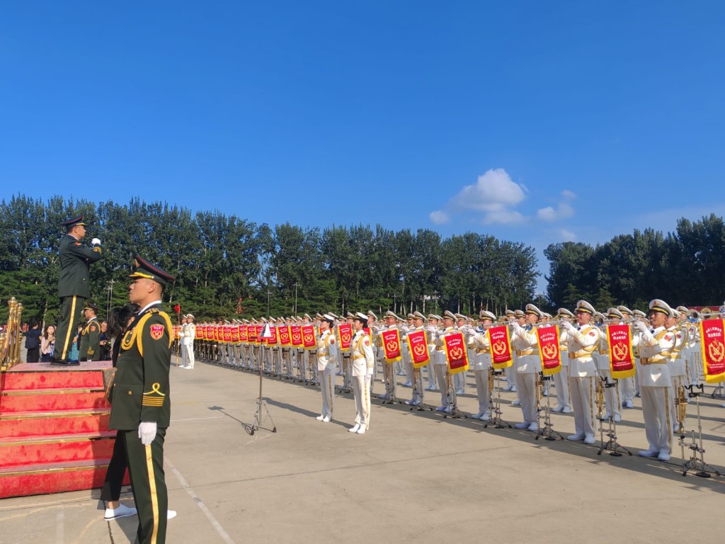 三軍儀仗隊、維和部隊、民兵部隊及聯合軍樂團的官兵在高溫下演示訓練情況。楊浚源攝