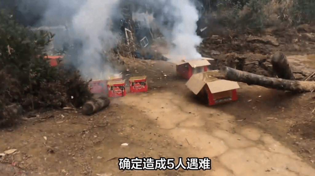 养猪场疑因非法生产烟花爆竹 ，导致爆炸发生。影片截图