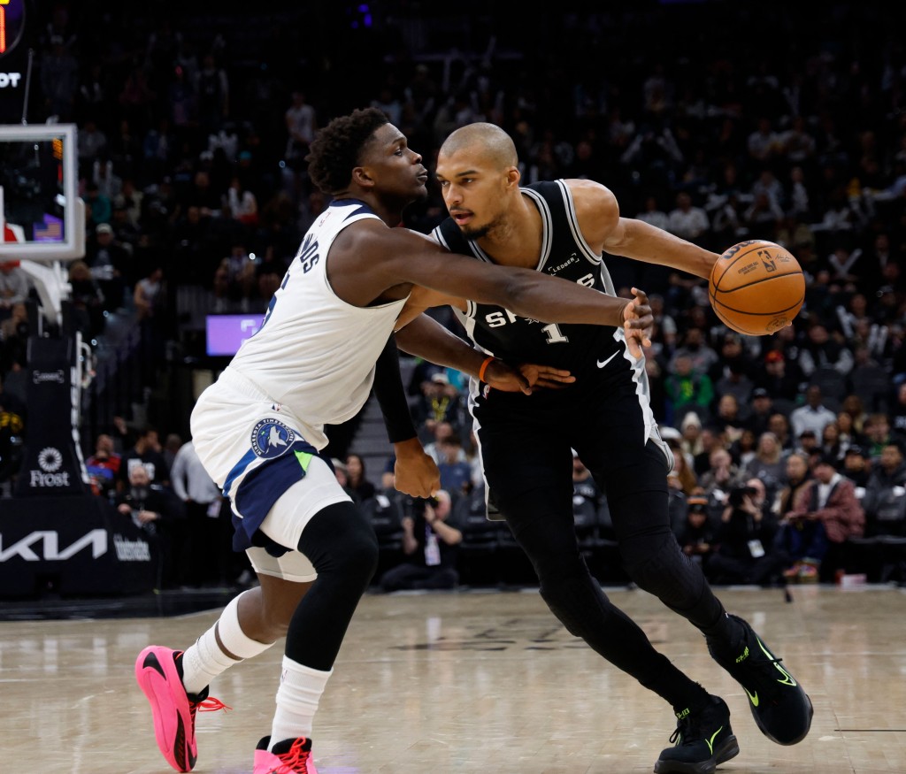 马刺队的云班耶马（右）攻守俱佳，再加「小占士」安东尼爱华士，绝对值得球迷留意。法新社