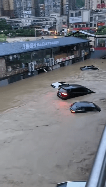 贵州都匀暴雨成灾。