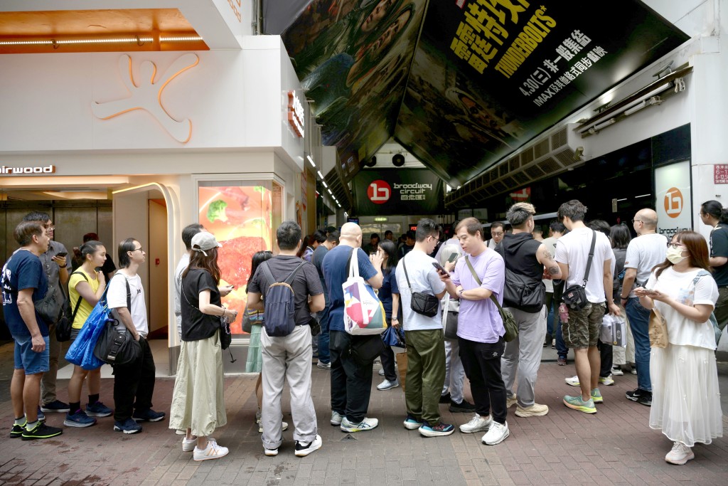 全港52間戲院於10月1日國慶日的所有場次戲票一律半價。