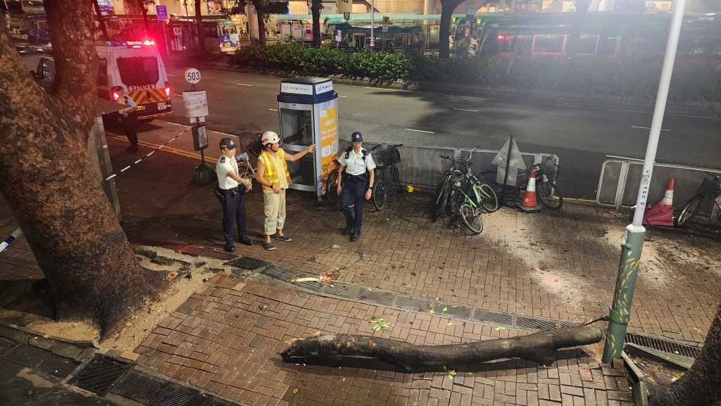 警員到場調查事件。