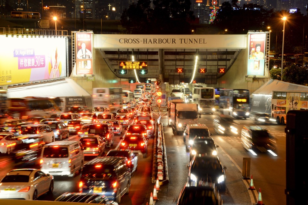 於傍晚繁忙時間，紅隧過海的平均時間達36分鐘。