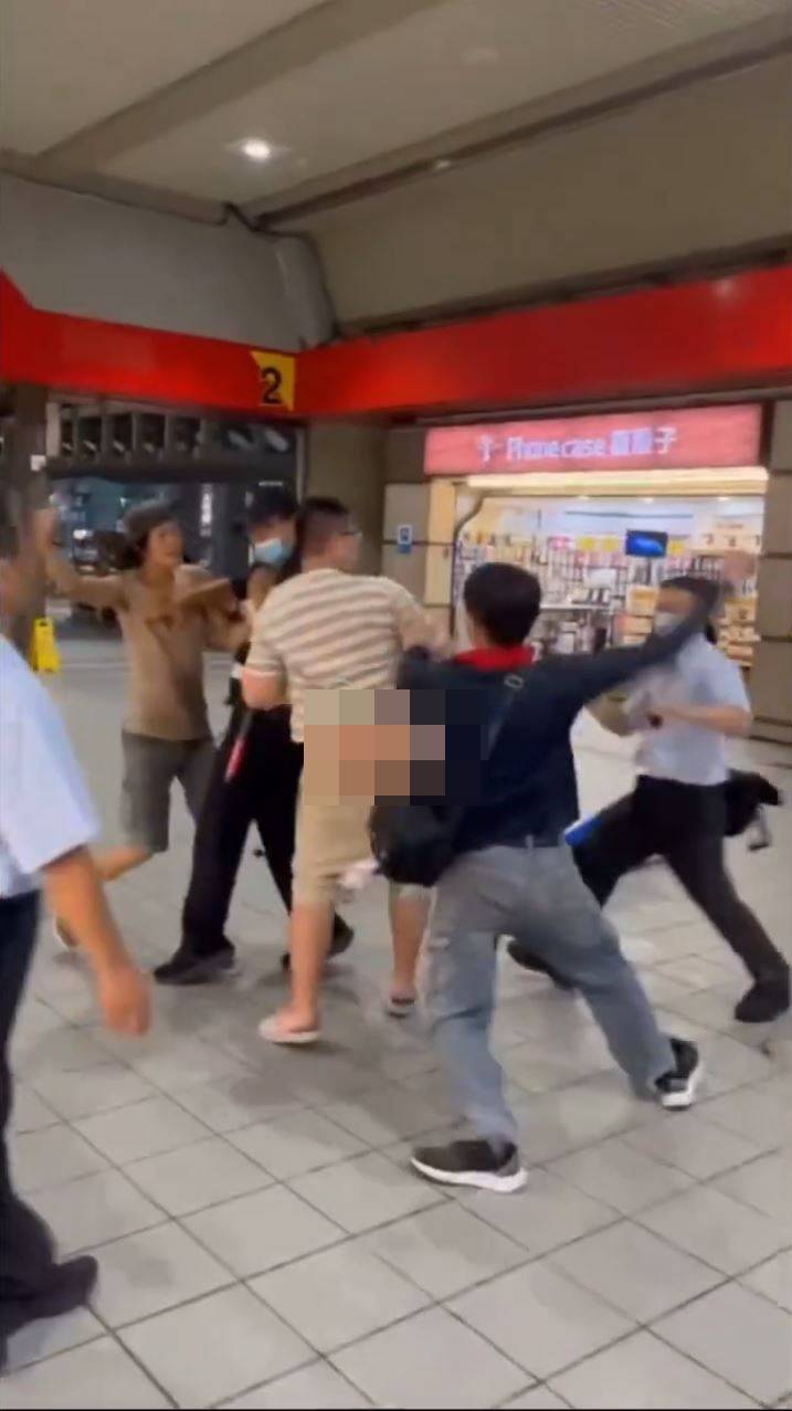香港男遊客在台灣士林被兩名男子圍毆至短褲險脫落。Threads