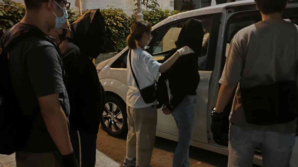 警方拘捕1男1女。警方圖片