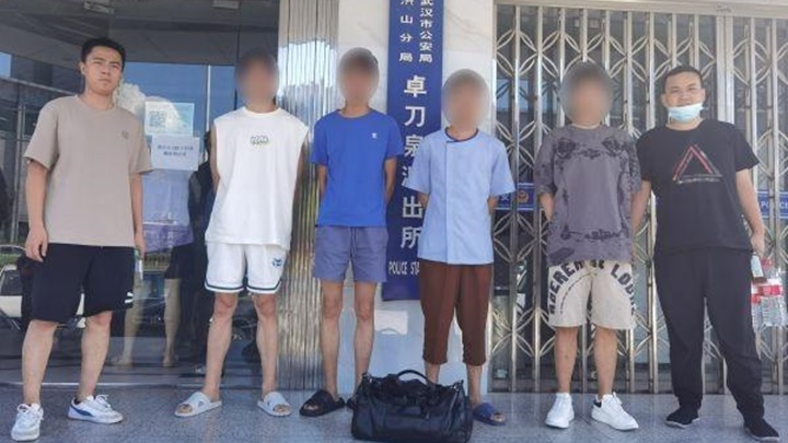 武漢市公安當局搗破一個浴場盜竊集團,五名男子被捕。網上圖片