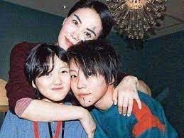 王菲兩位女兒竇靖童和李嫣。