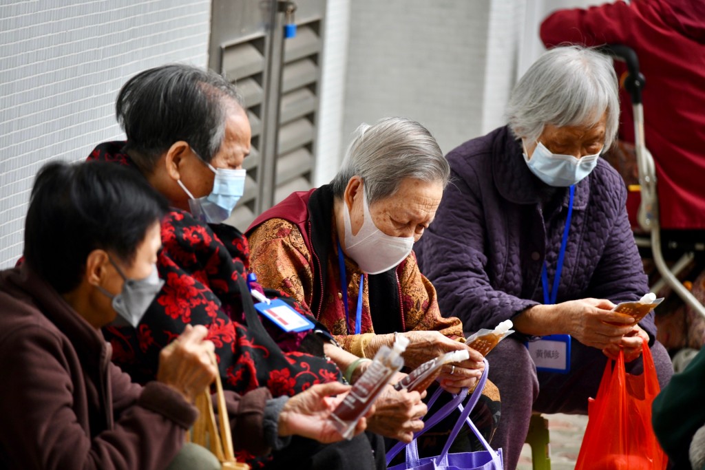 根據人口推算，死亡人數則因為人口老化、戰後嬰兒潮一代人的老去而增幅明顯。資料圖片