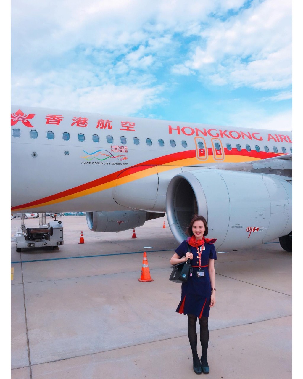 家姐Nicole曾於香港航空任職空姐。