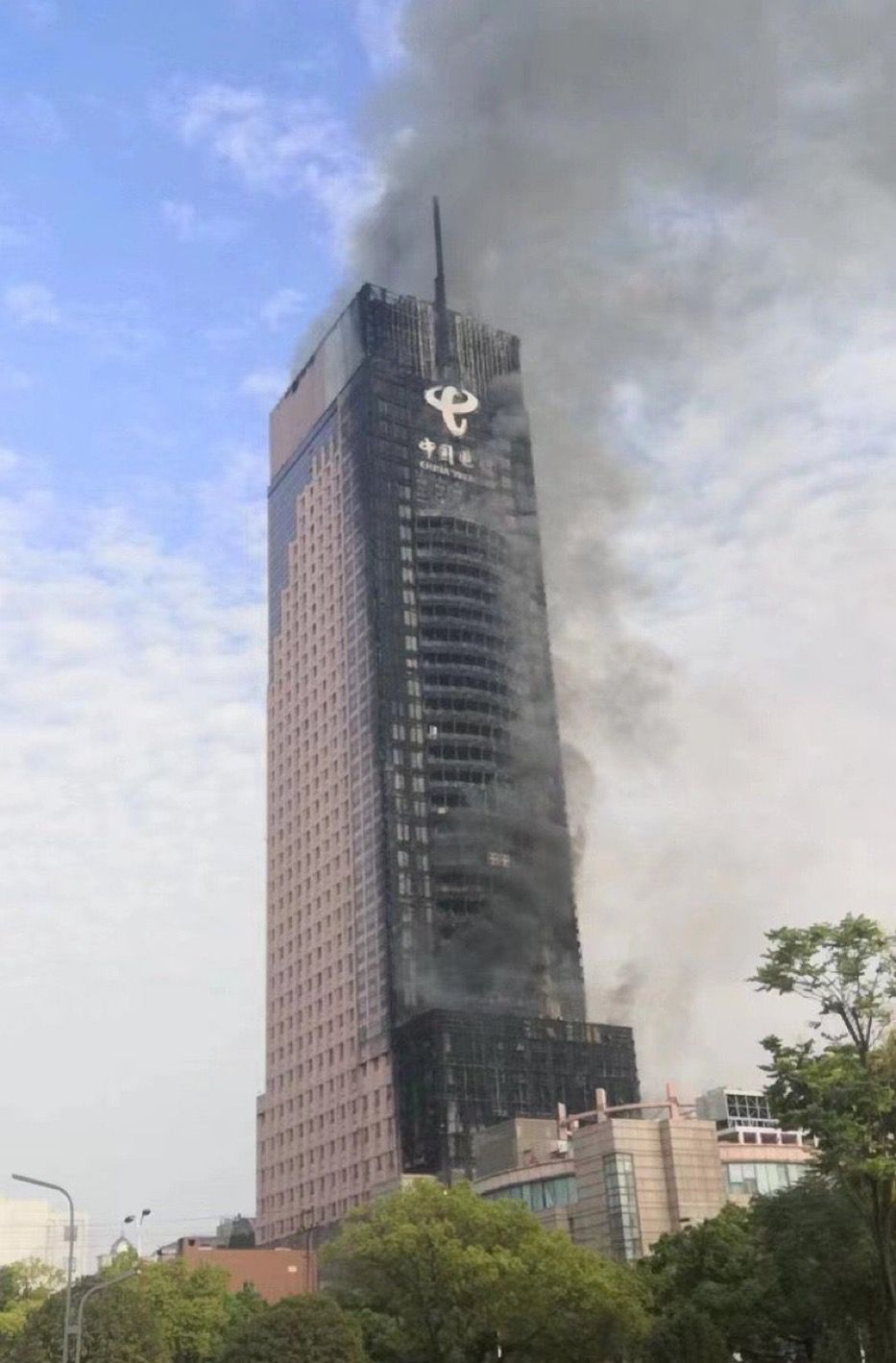  長沙中國電信大樓失火