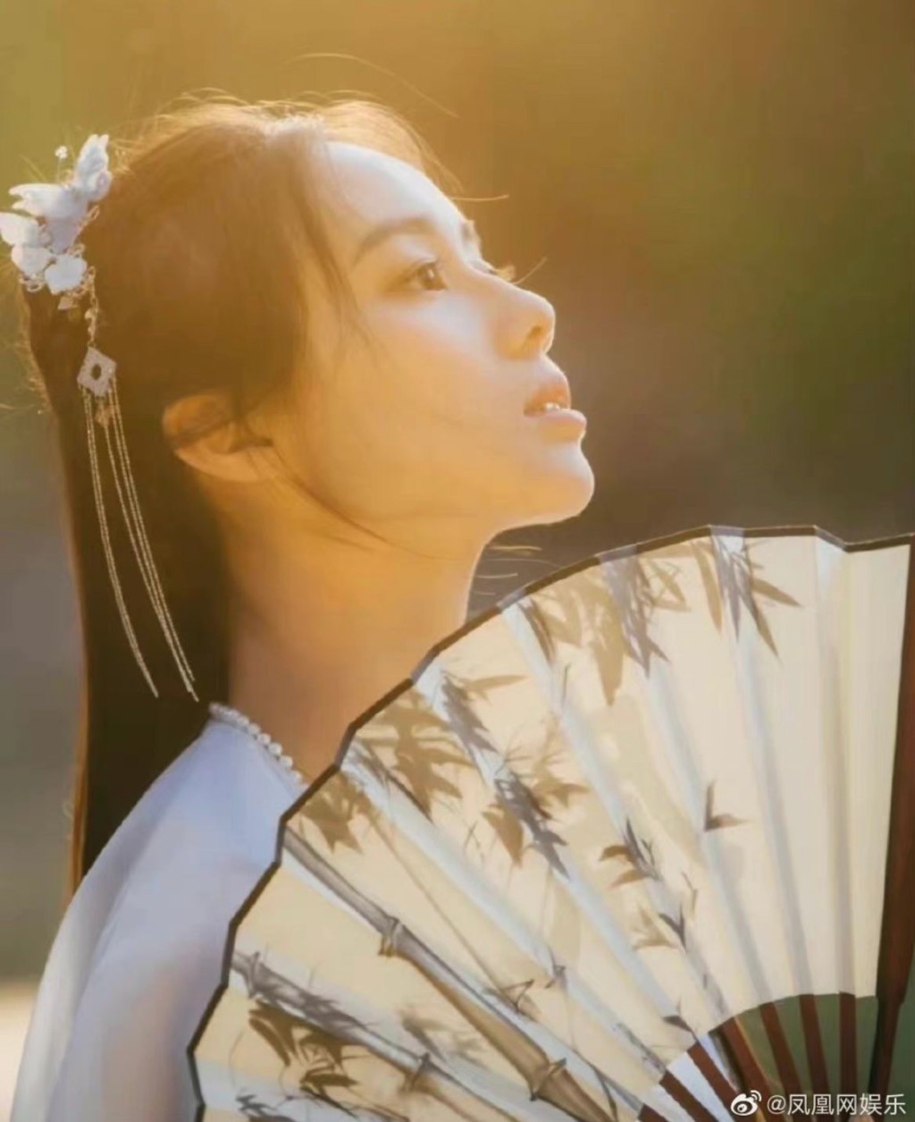 在畢業相中穿上古裝,被大讚有仙氣。 在畢業相中穿上古裝,被大讚有仙氣。