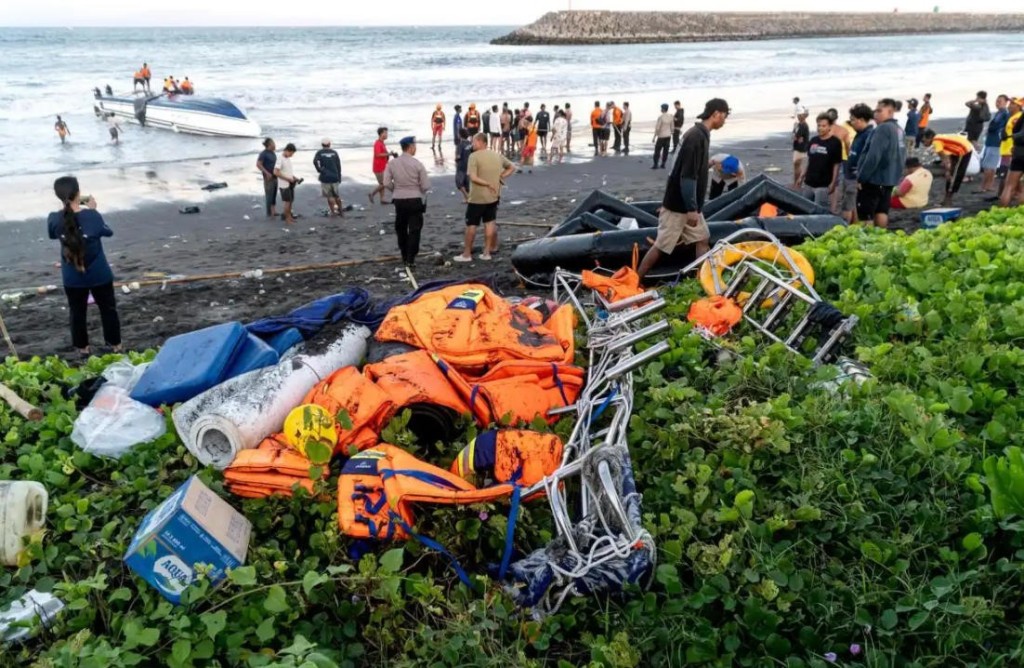 印尼峇里島發生快艇翻覆事故,有2中國遊客身亡。X@shanghaidaily 印尼峇里島發生快艇翻覆事故,有2中國遊客身亡。X@shanghaidaily