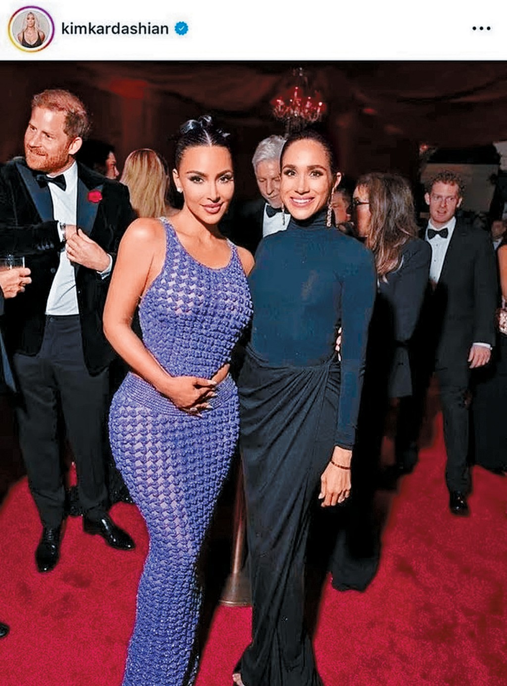 Kim公開了她與梅根在其母Kris 70大壽派對中的合照，但後來又秒刪。