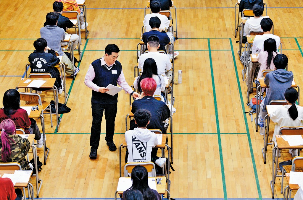 最新出版的中国语文科《试题专辑》指出，今年文凭试考生的语文能力参差，而社会每天产生大量资讯，加上GenAI的普及，或令考生的阅读呈碎片化和通俗化。