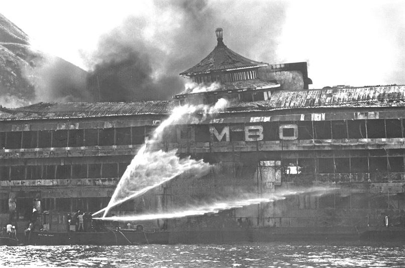 珍宝海鲜舫开幕前6日发生大火，造成34人死亡42人受伤。网上图片