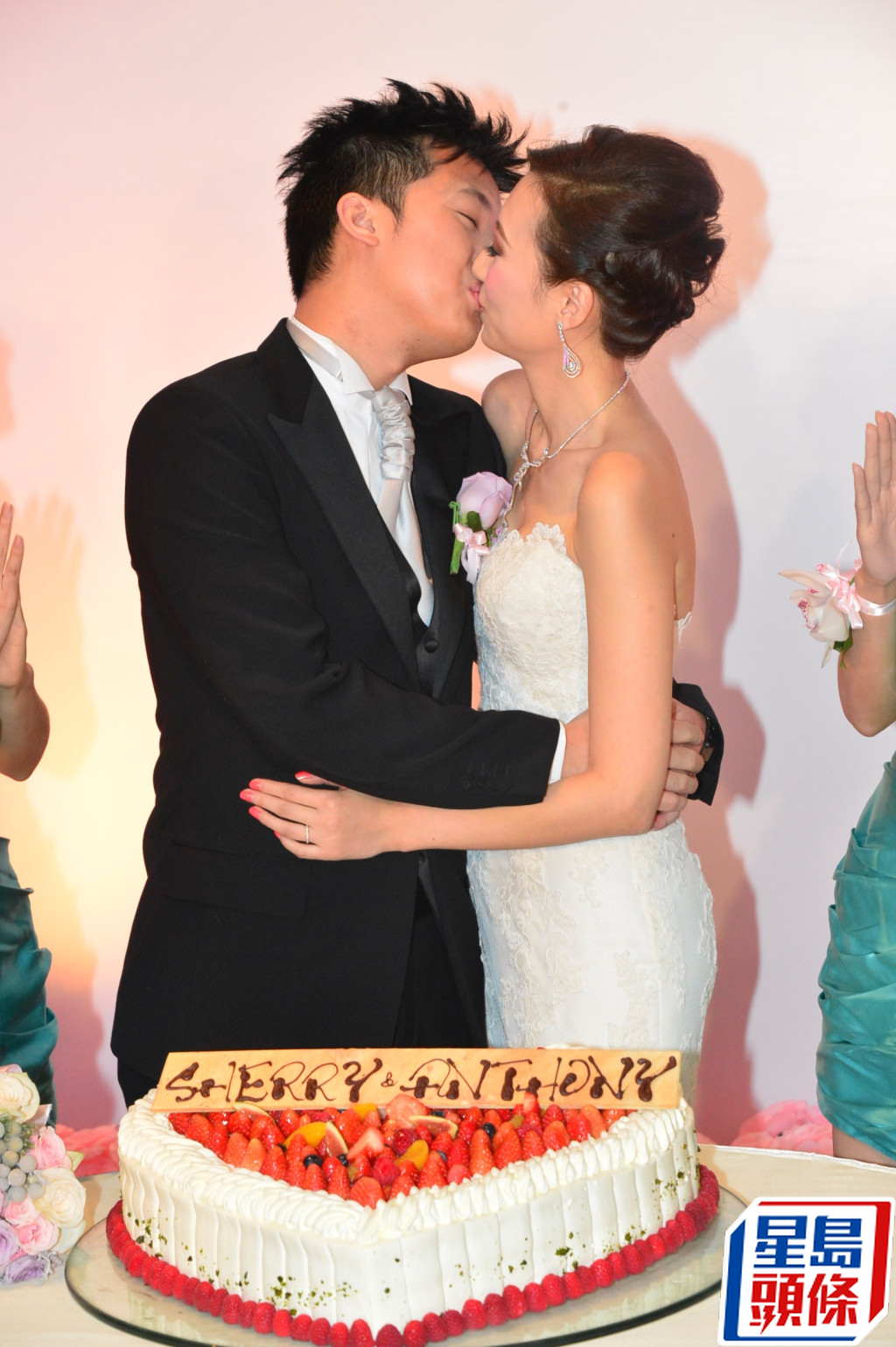 2013年陈爽与老公梁梓轩于四季酒店补摆结婚婚宴。