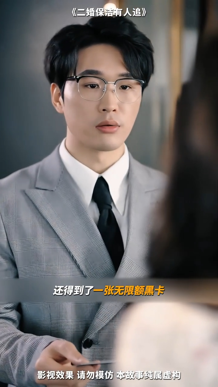 吳旭東在內地短劇中多演帥氣總裁,形象斯文。 吳旭東在內地短劇中多演帥氣總裁,形象斯文。