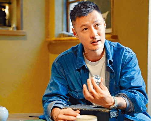 余文樂親自講解拍賣流標細節。