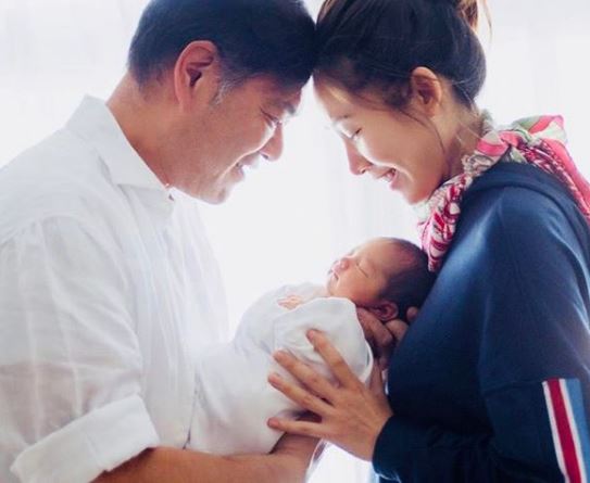 李美慧早前和老公曾文豪喜迎可愛「小公主」。