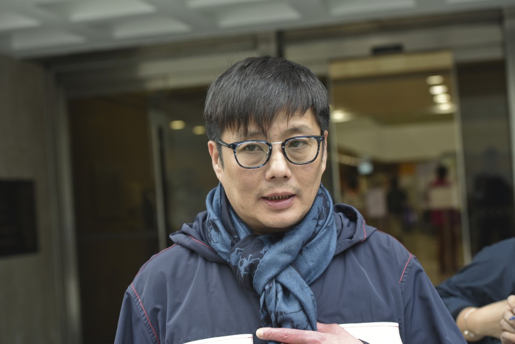 当时记者于散庭后询问其健康状况，郑威涛表示已接受包括化疗、标靶及免疫治疗，并曾到日本接受干细胞治疗，须定期到医院治疗。