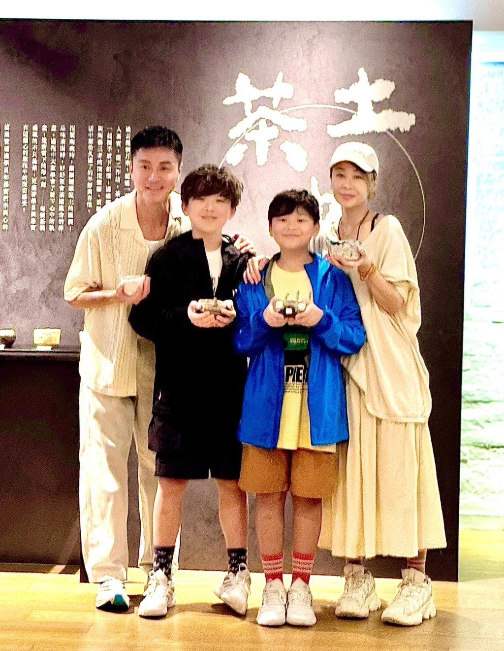 黃浩然笑指當初帶兩個兒子來看《我們的青春日誌》，事後兒子反問他為何身為演員卻沒有演過舞台劇？點醒他的舞台夢。