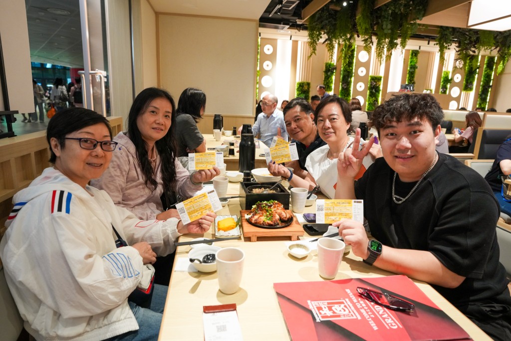 廣州歌迷謝先生特意攜同家人來港欣賞演唱會。