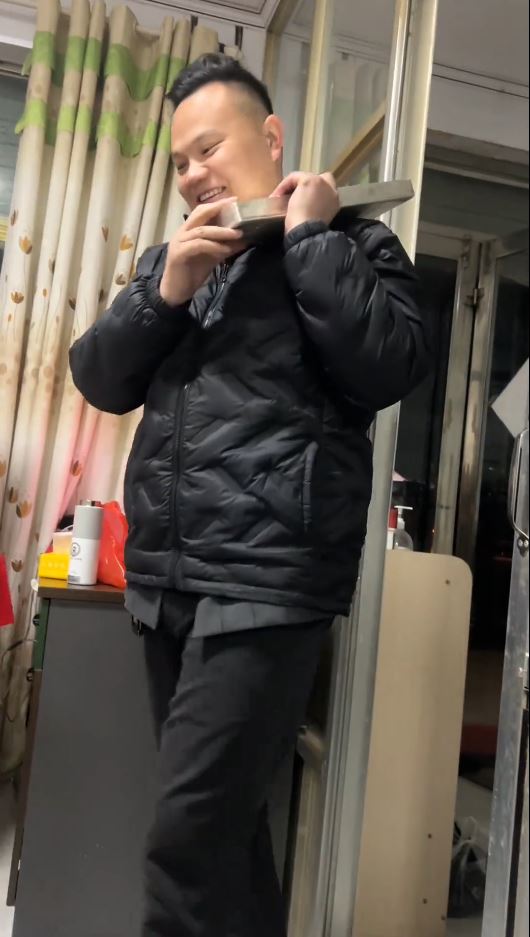 山東有舅舅搬重15公斤銀磚給外甥女做壓歲錢成為佳話。