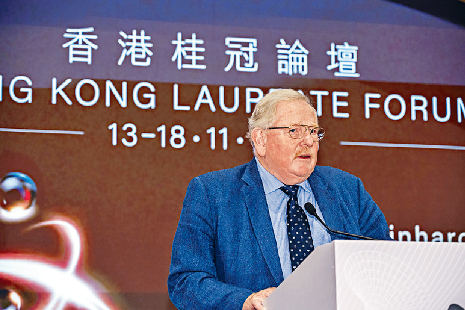 萊因哈德•根舍教授在首屆香港桂冠論壇上,分享他在科學探索的歷程。 萊因哈德•根舍教授在首屆香港桂冠論壇上,分享他在科學探索的歷程。