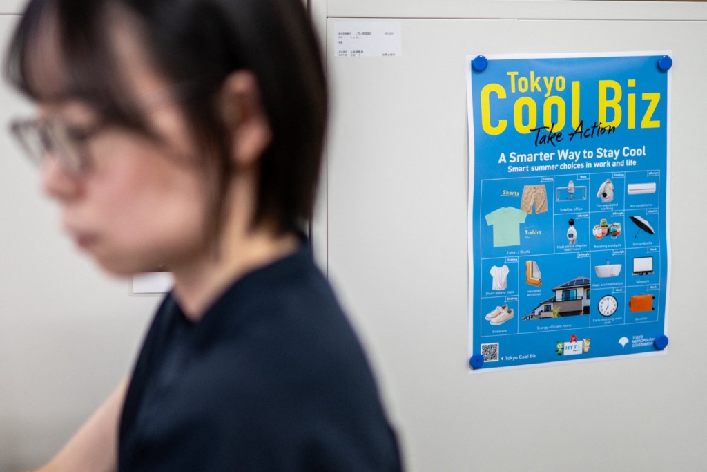 東京上班族穿短褲惹「腿毛騷擾」爭議。法新社 東京上班族穿短褲惹「腿毛騷擾」爭議。法新社