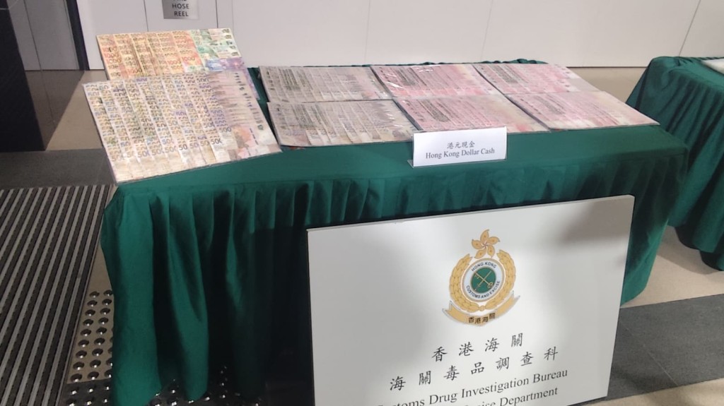 海關檢獲20公斤懷疑氯胺酮,市值共約900萬元。 海關檢獲20公斤懷疑氯胺酮,市值共約900萬元。