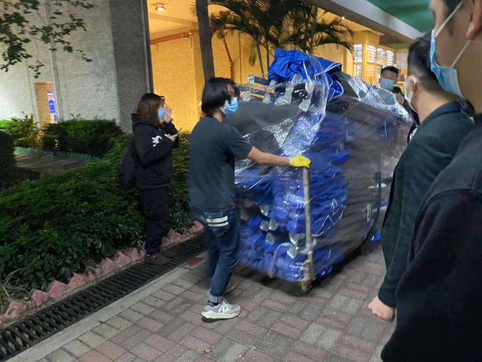 屯門兆禧苑安禧閣住客初步確診,大廈圍封強檢。區議員黃虹銘圖片