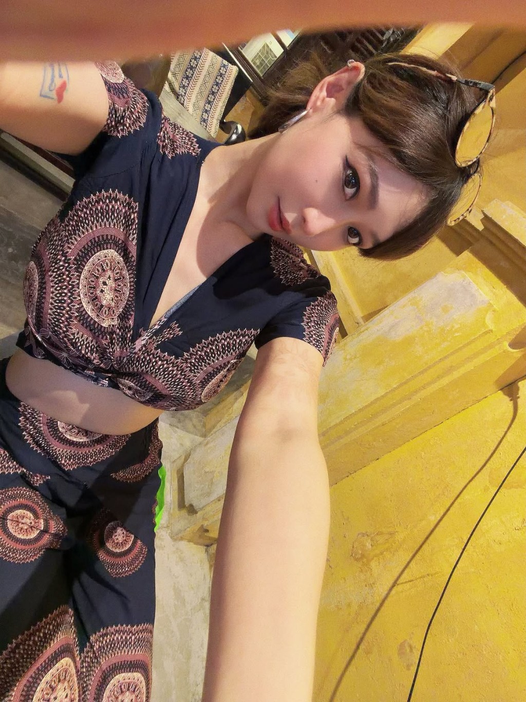 樂宜近距離自拍。