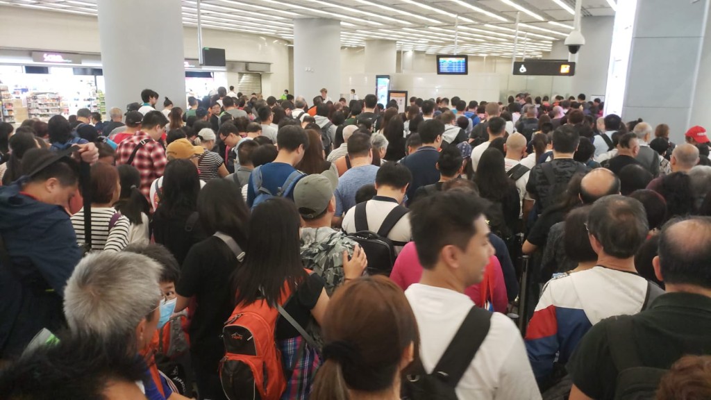 現場秩序良好。陳健名攝